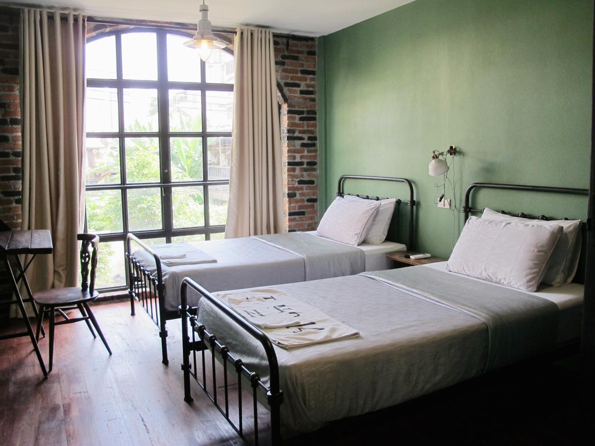 J No.14 Bed & Breakfast Bangkok Exterior photo